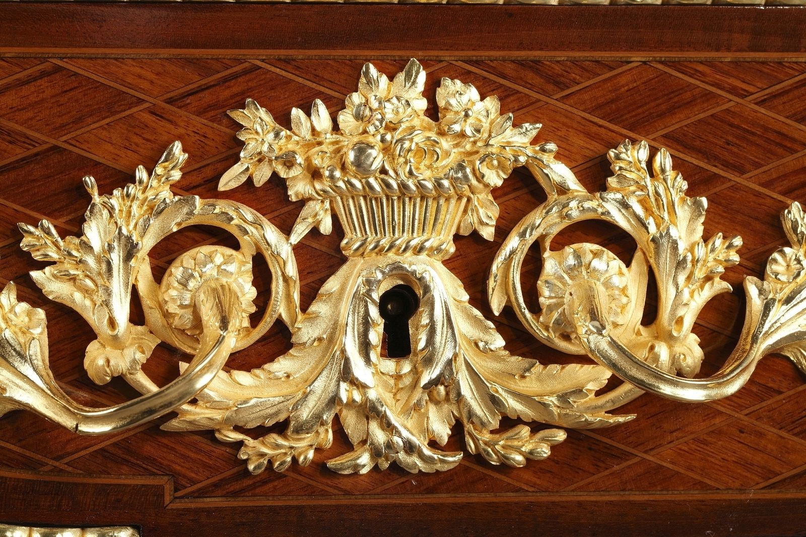 photo buy Rolltop-bureau naar Jean Henri Riesener, toegeschreven aan Maison Beurdeley