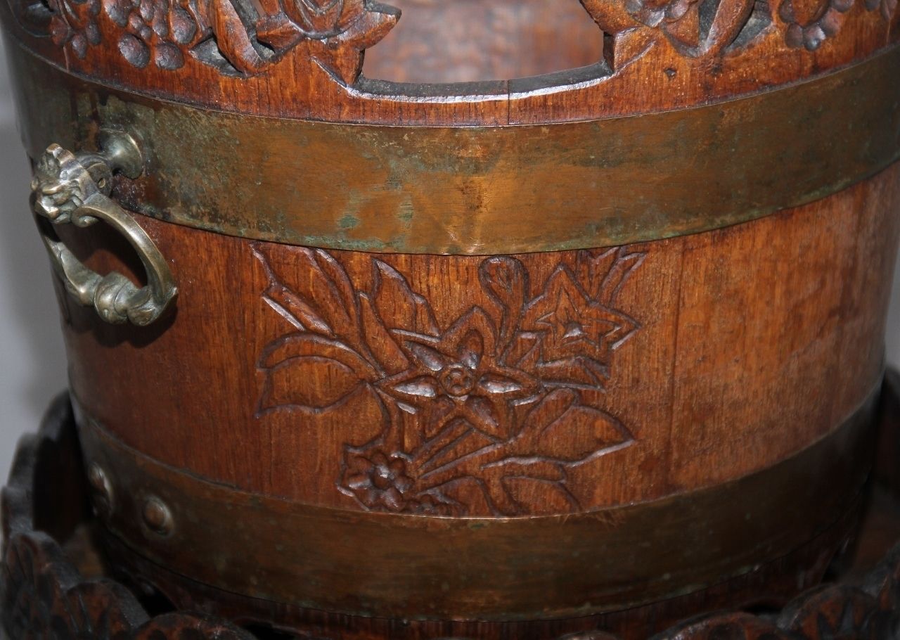 photo furniture 19th Century Carved Oak Bucket And Stand