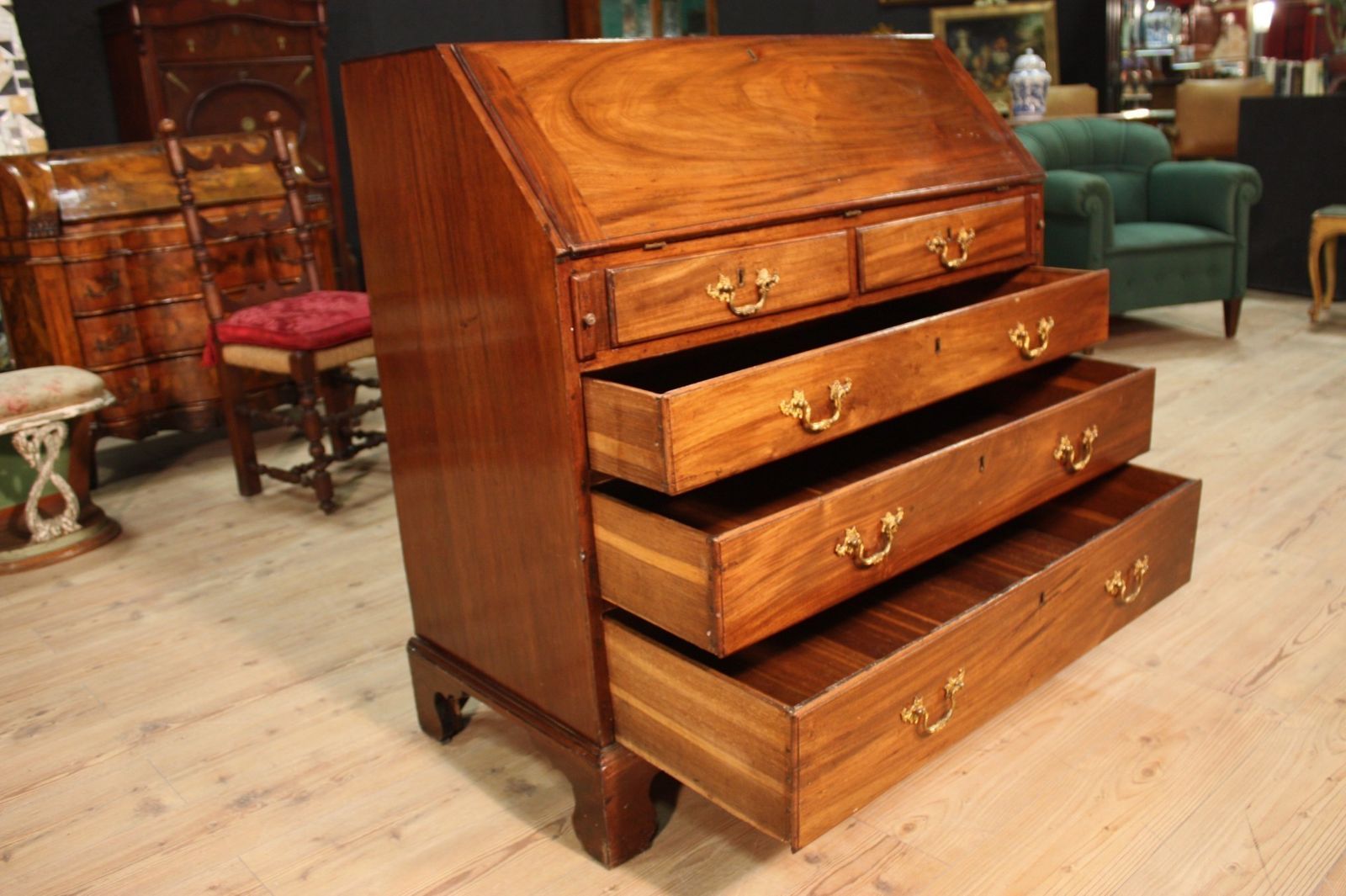 photo vinterior Antique English Bureau In Mahogany Wood