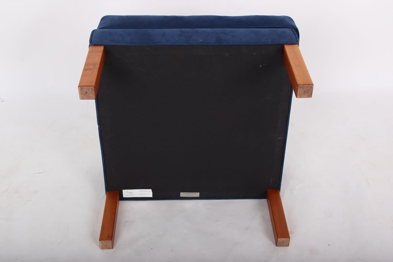 2400.0 Borge Mogensen 1 Easychair And 1 Footstool. Modell 2330 & 2331. 2005 Produktion. (Set) photo