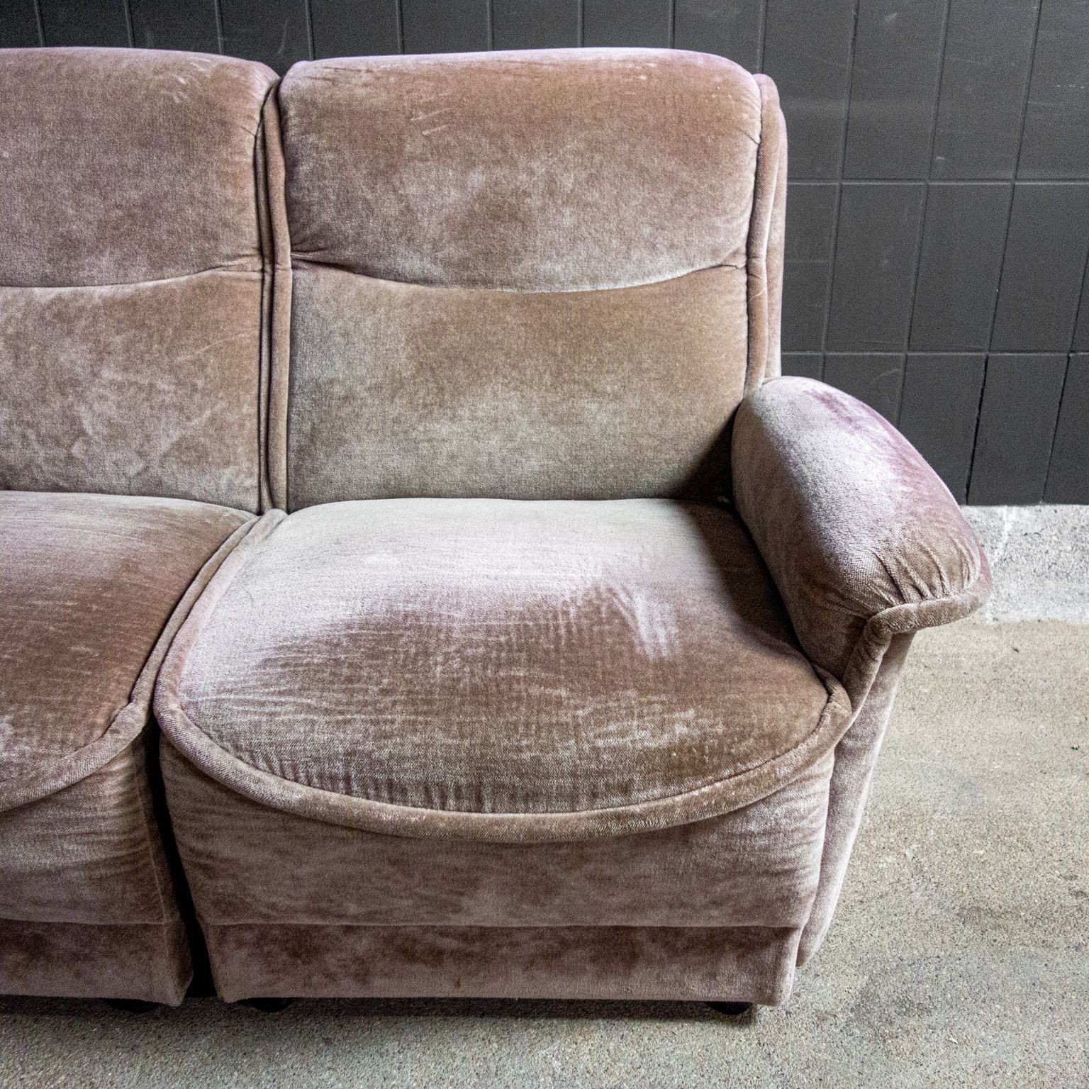 photo furniture Vintage Modular Velvet Corner Sofa And Armchairs   Lilac   1970s