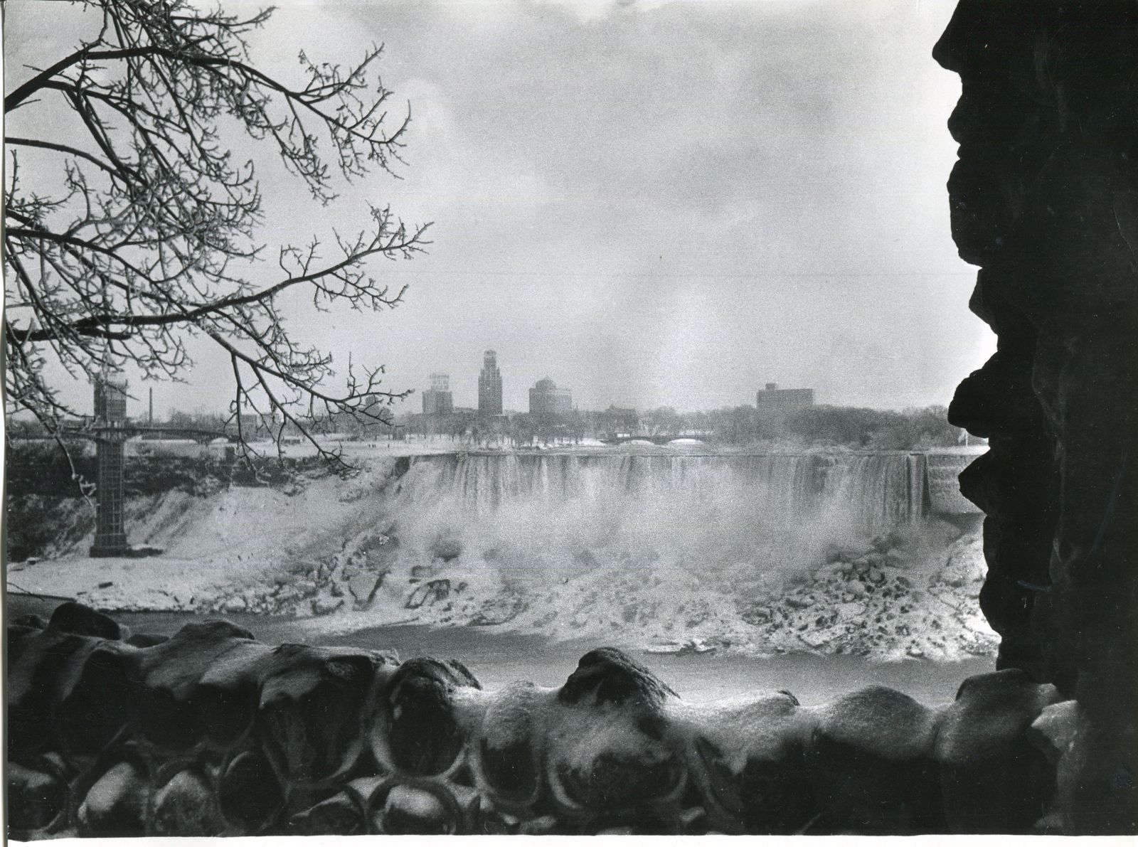 Erich Andres Niagara Falls, Usa, 1965 1965 photo furniture