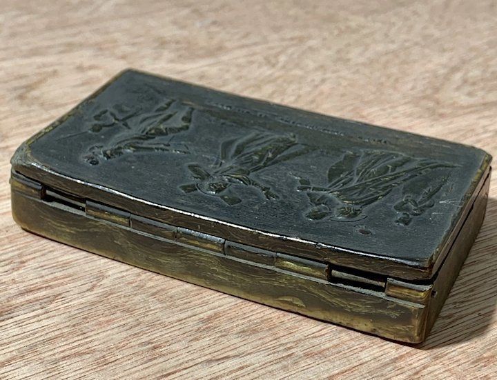 photo furniture Antique French Horn Snuff Box
