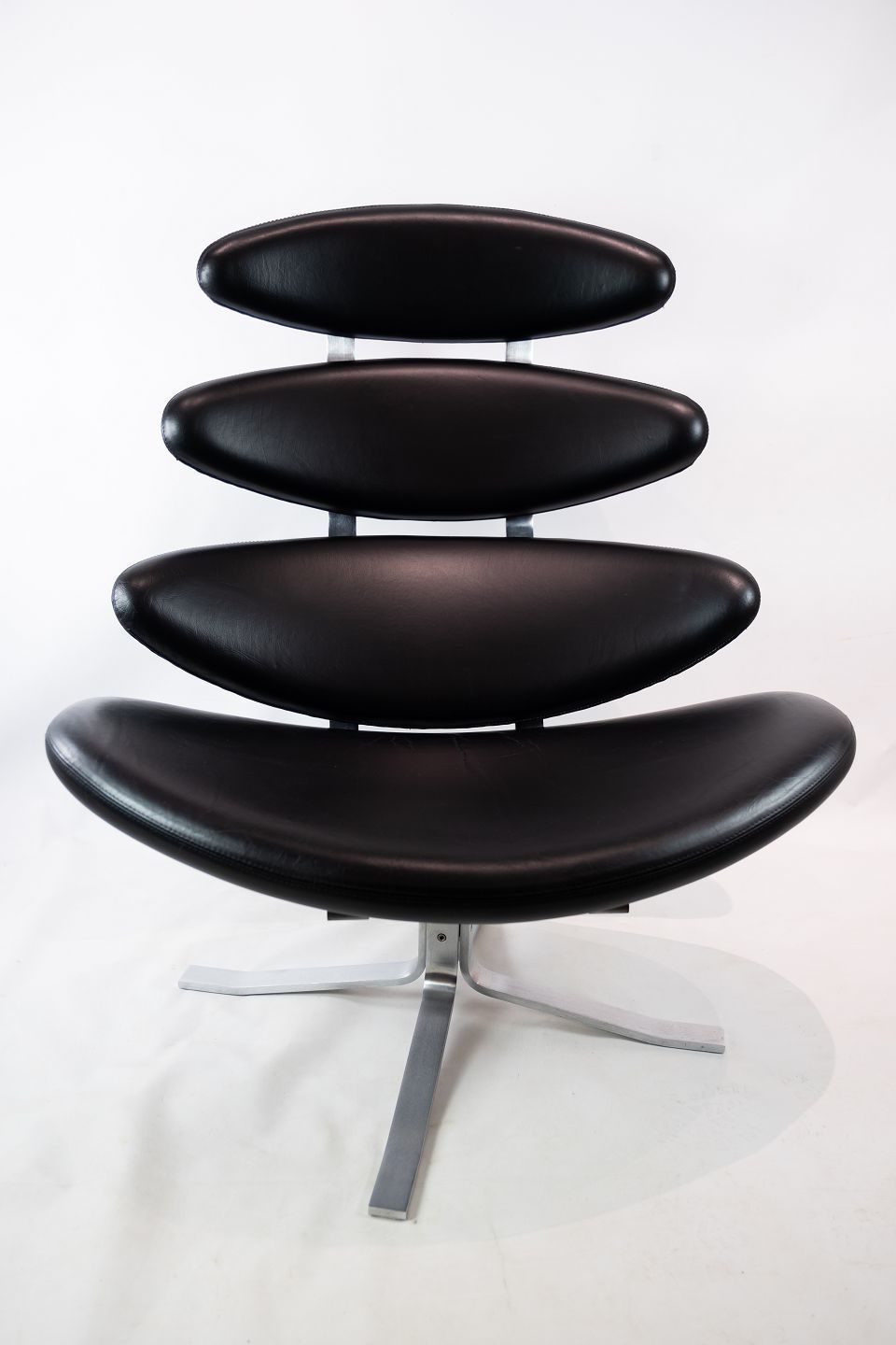 Corona Easy Chair, Model Ej 5, Designed By Poul M. Volther In 1964 And Manufactured At Erik Jørgensen.