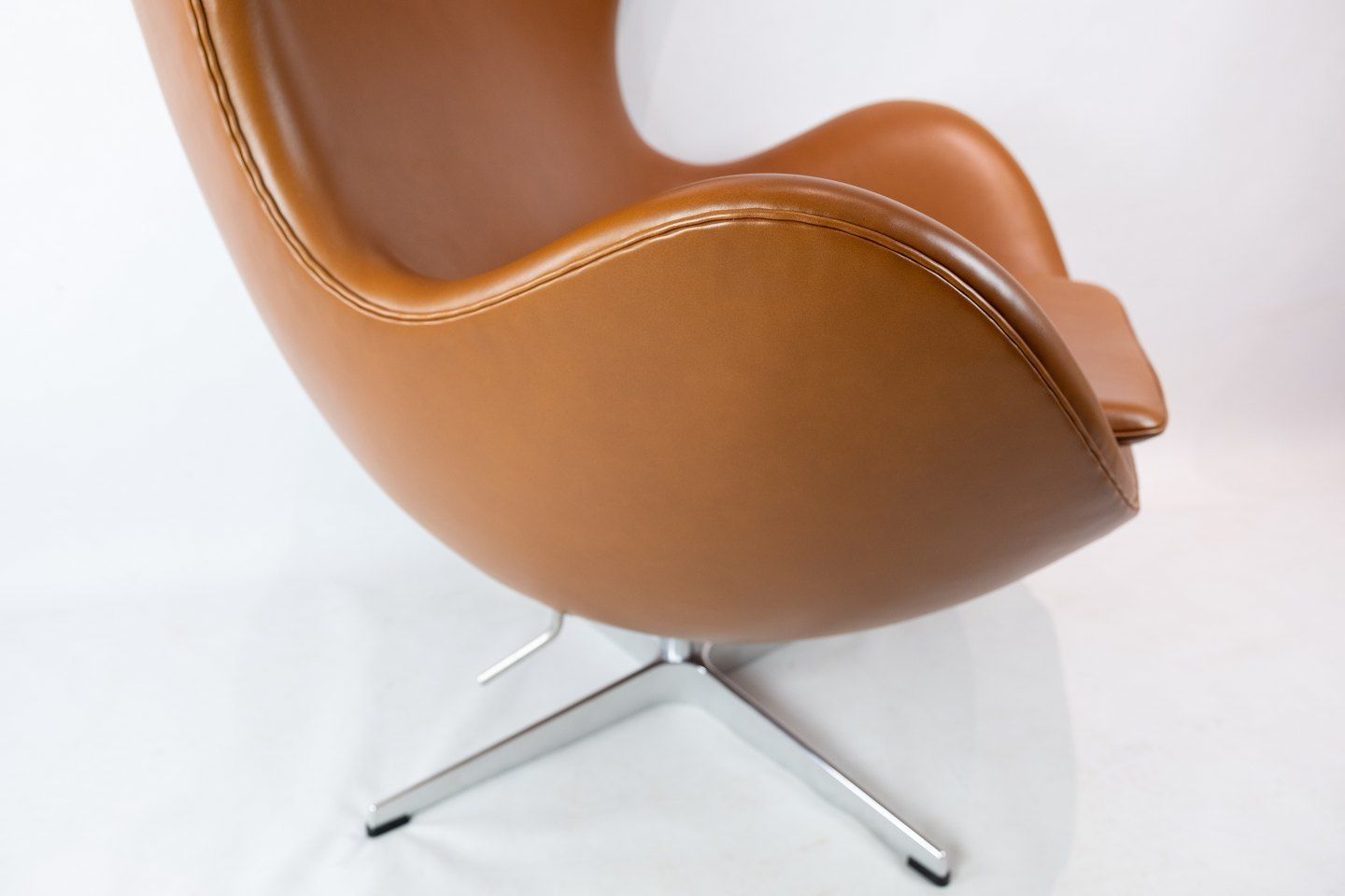The Egg, Model 3316 Designed By Arne Jacobsen In 1958 And Manufactured By Fritz Hansen. photo vinterior