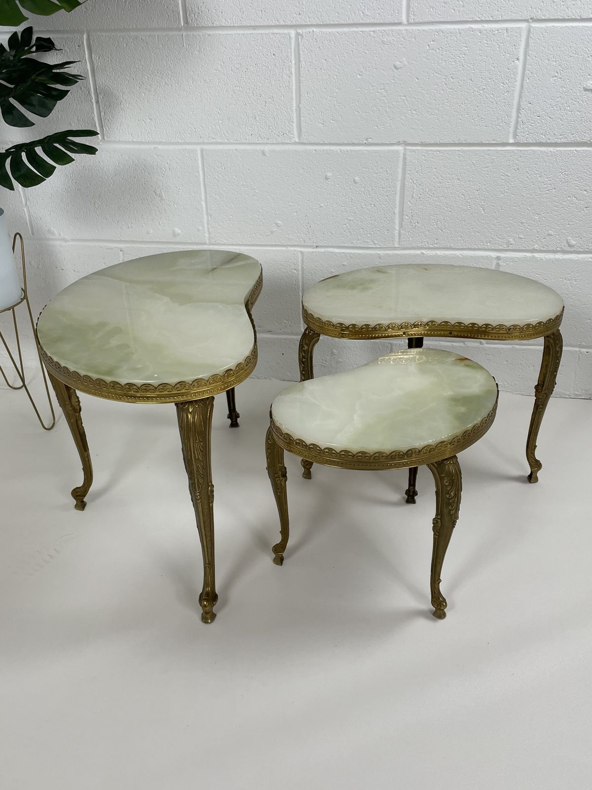 photo vinterior Hollywood Regency Onyx & Gilt Metal Italian Nest Of Tables