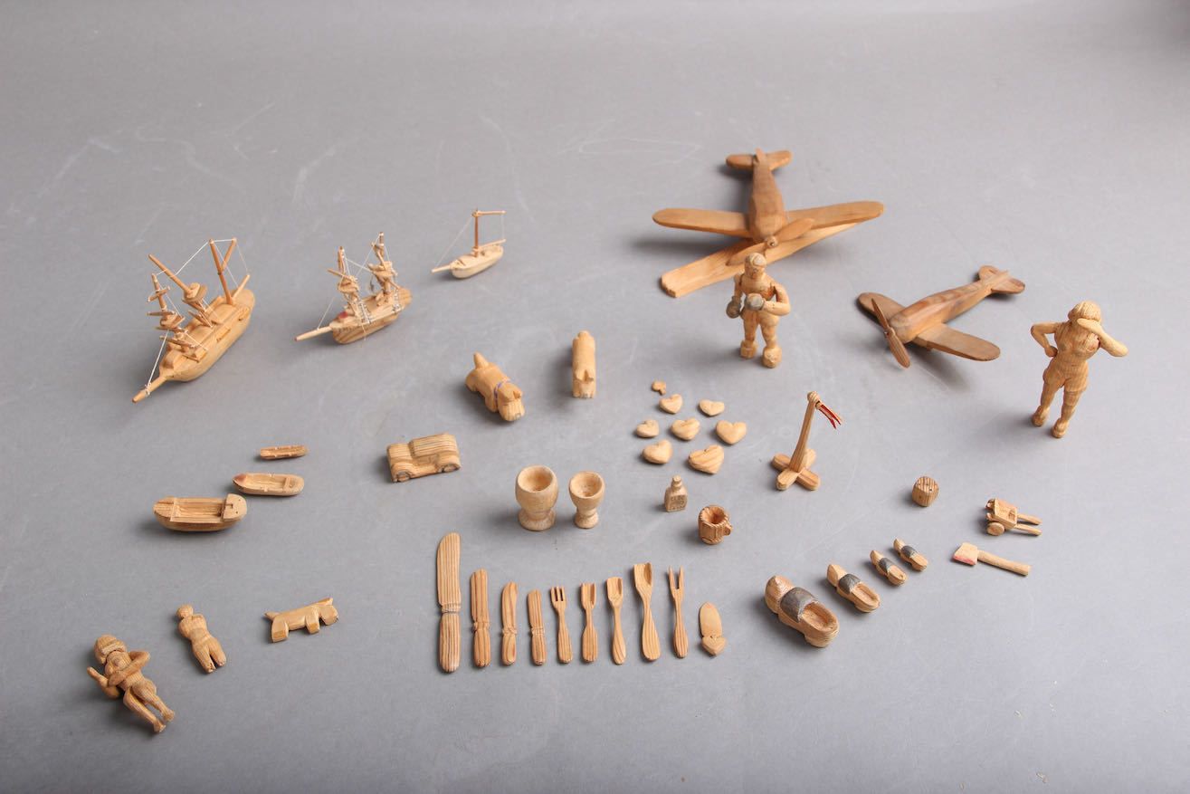 Wooden Figures Handcrafted By Victor Mehl (1911 1944) Produced By Danish Prisoners Of War During World War II. photo vintage