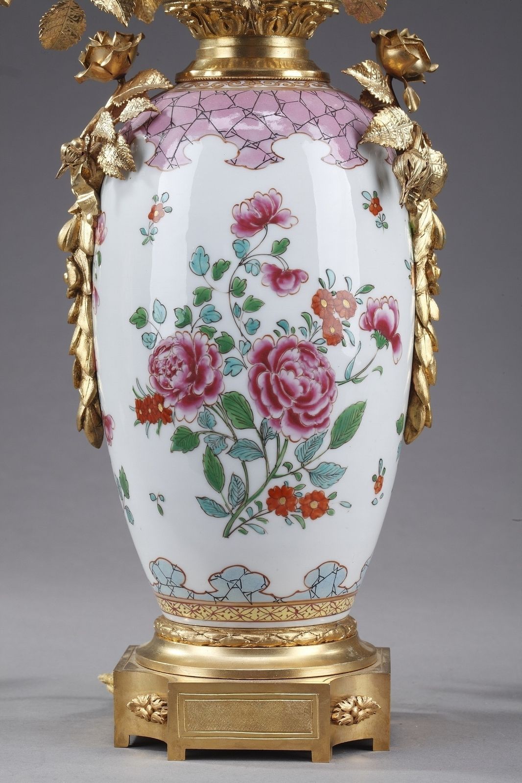 photo vintage Vases Mounted As Lamps In "Famille Rose" Porcelain Taste