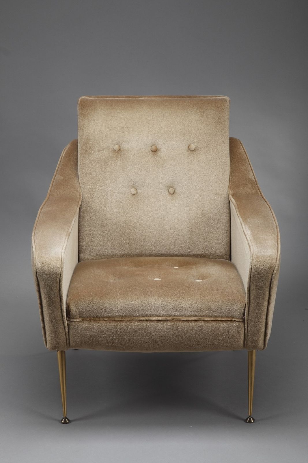 photo furniture Paar fluwelen bergèrefauteuils, ca. jaren 1950