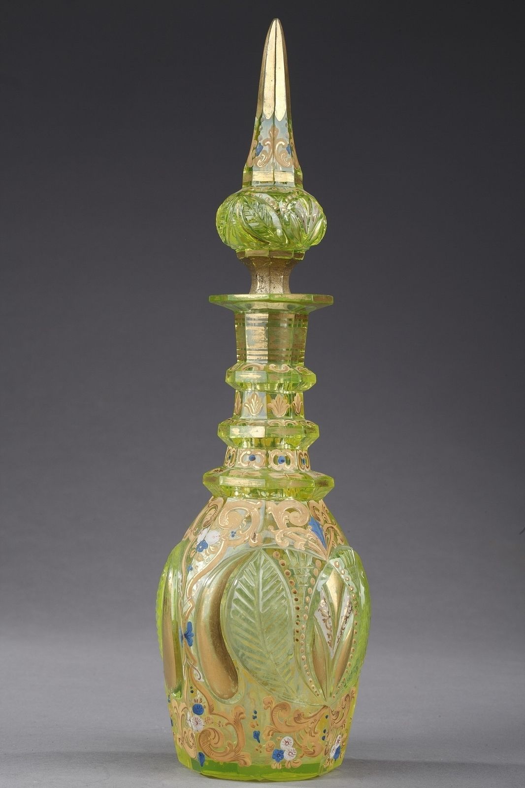 photo vinterior Ouraline Glass Decanter, Bohemia, 19th Century