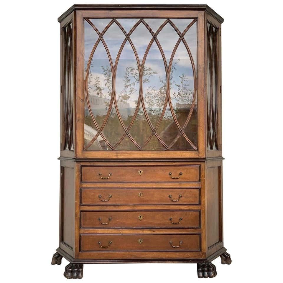 Vitrine Art Nouveau française en bois fruitier, quatre tiroirs