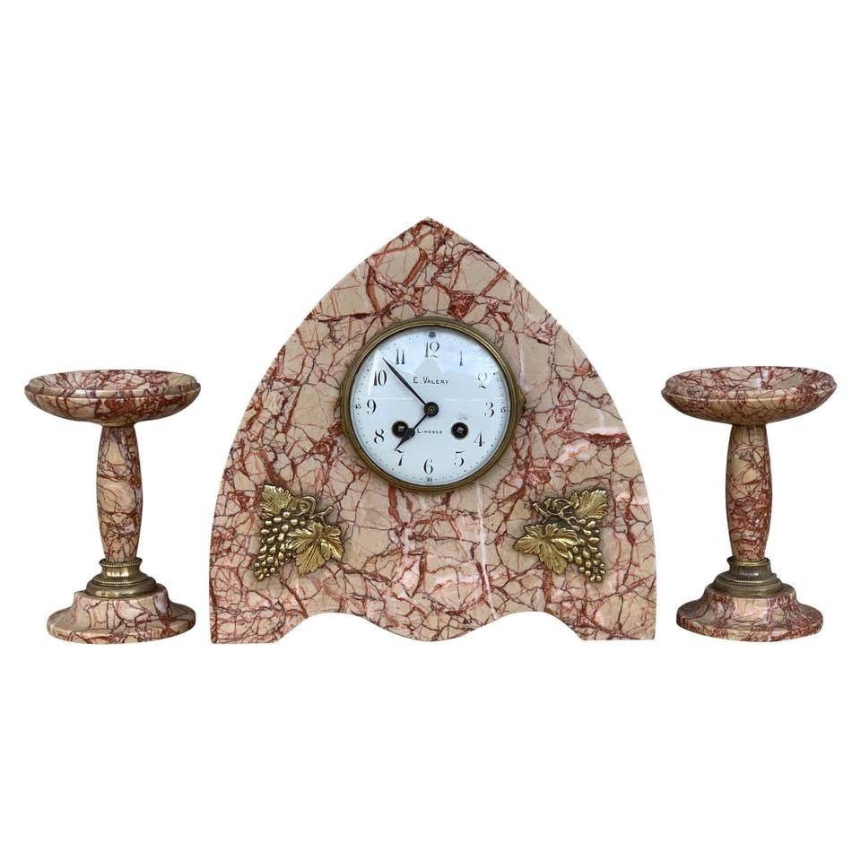 Ensemble Art déco pour cheminée, bureau ou chapelle en marbre rose avec détails en bronze