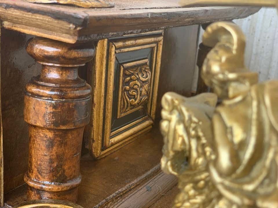 Mobilier Table à ouvrage espagnole victorienne en noyer sculpté et bronzes en relief, XIXe siècle photo