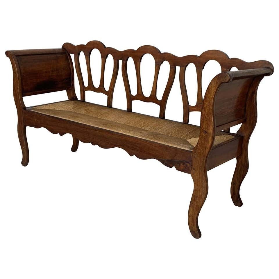 Banc victorien du XXe siècle en bois de noyer et assise en rotin