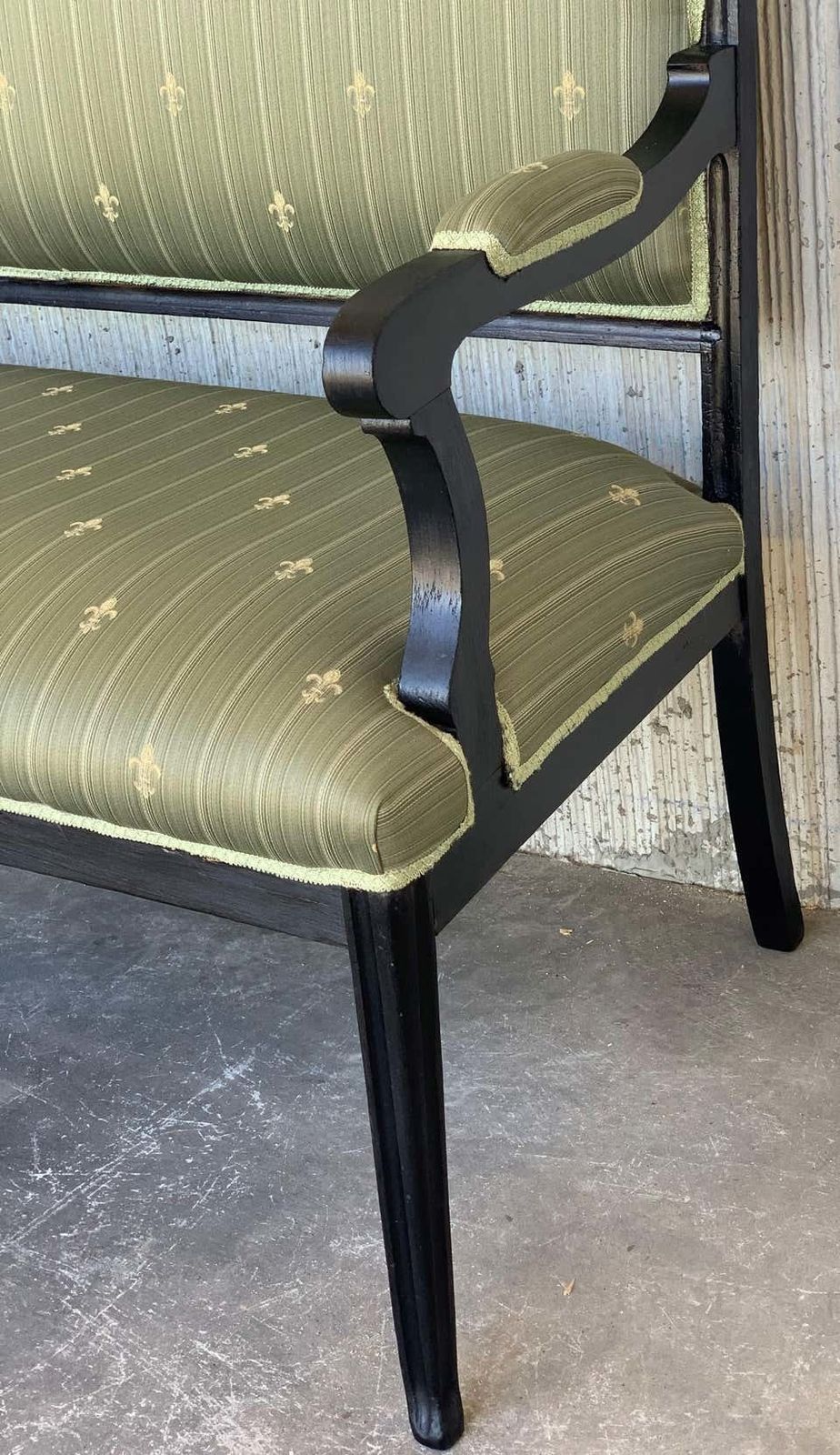photo vintage Salon de style Louis XVI noir, canapé et deux fauteuils, XXe siècle