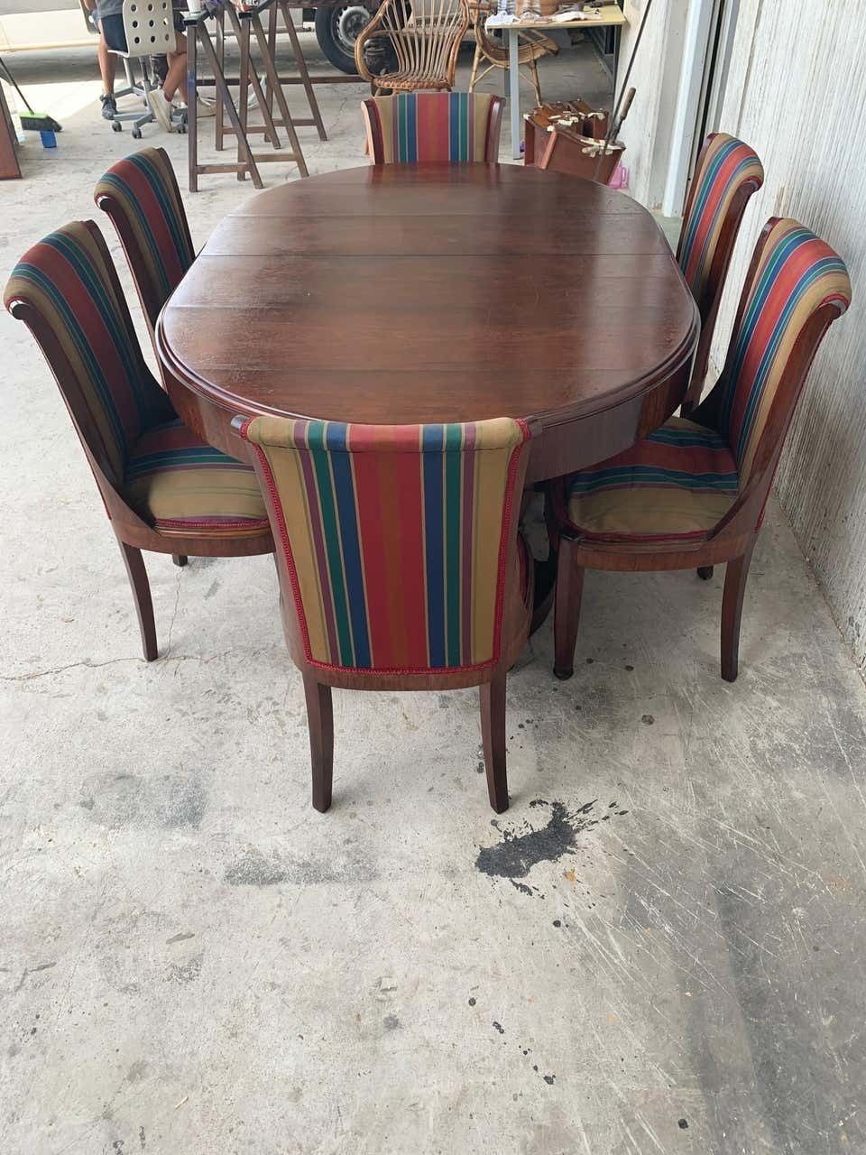 Table ovale Art déco française à deux pieds centraux en orme maillé, avec six chaises photo 5917.0