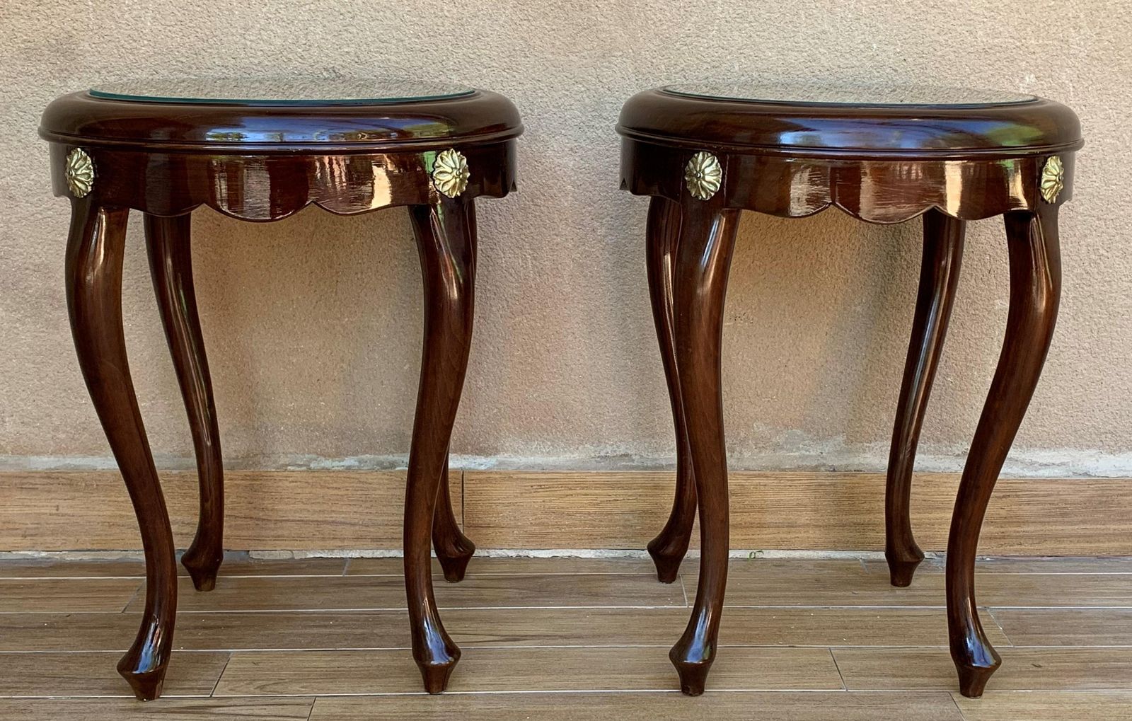 Paire ou table individuelle, tables basses ou d'appoint françaises en acajou et loupe photo furniture