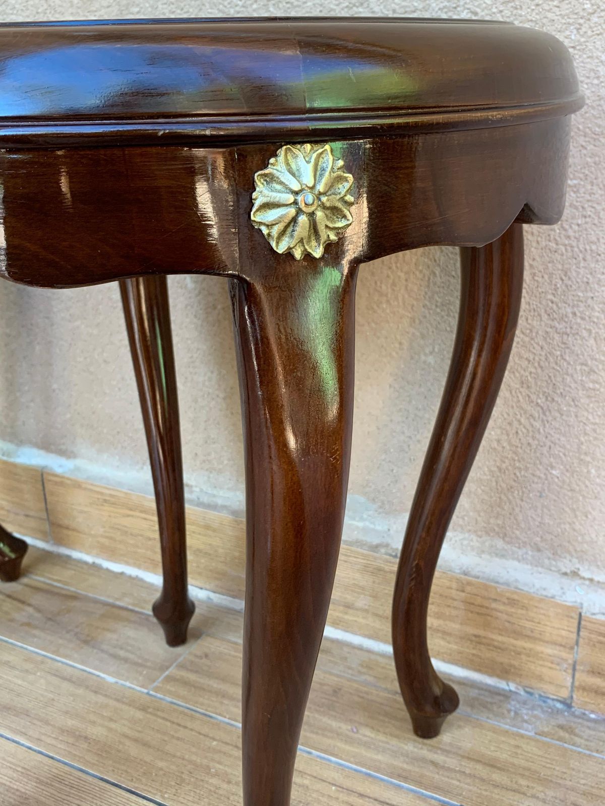 3002.0 Paire ou table individuelle, tables basses ou d'appoint françaises en acajou et loupe photo