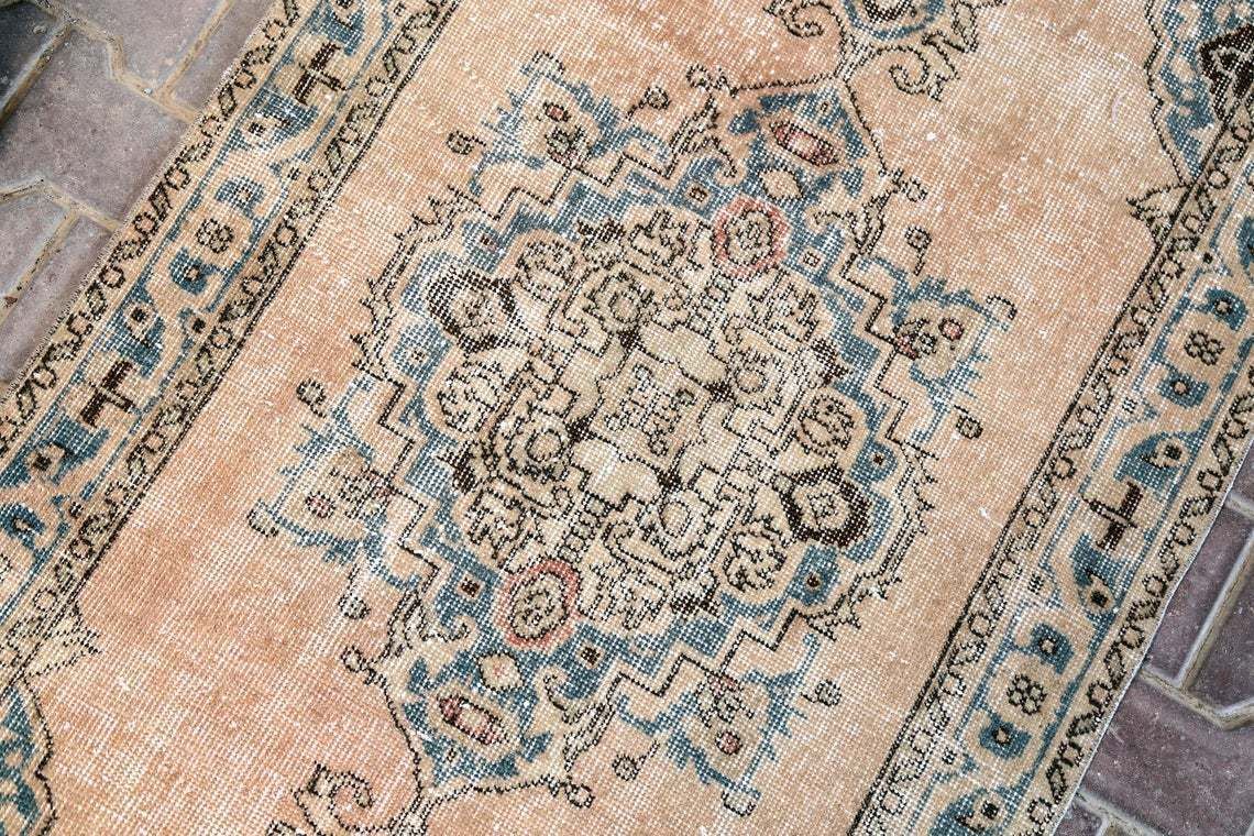 Turkish Runner Rug, Handwoven Rug,Small Size Runner Rug, Anatolian Rug, Design Floor Rugs, Bohemian Rug, Oushak Rug, Old Rug, Fadet Rug photo vinterior