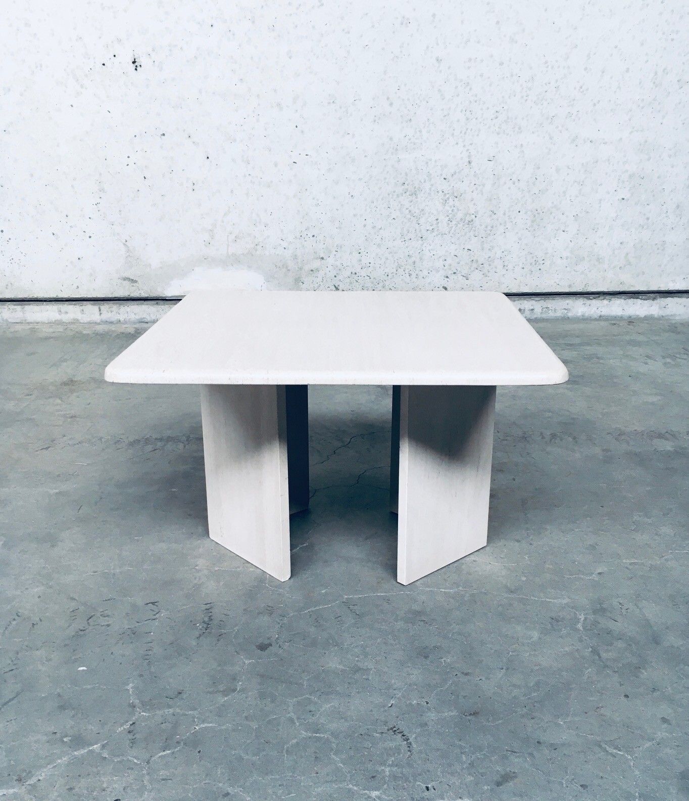 photo for sale Postmodern Design Granieten Vierkante Bijzettafel Italië Jaren 1970