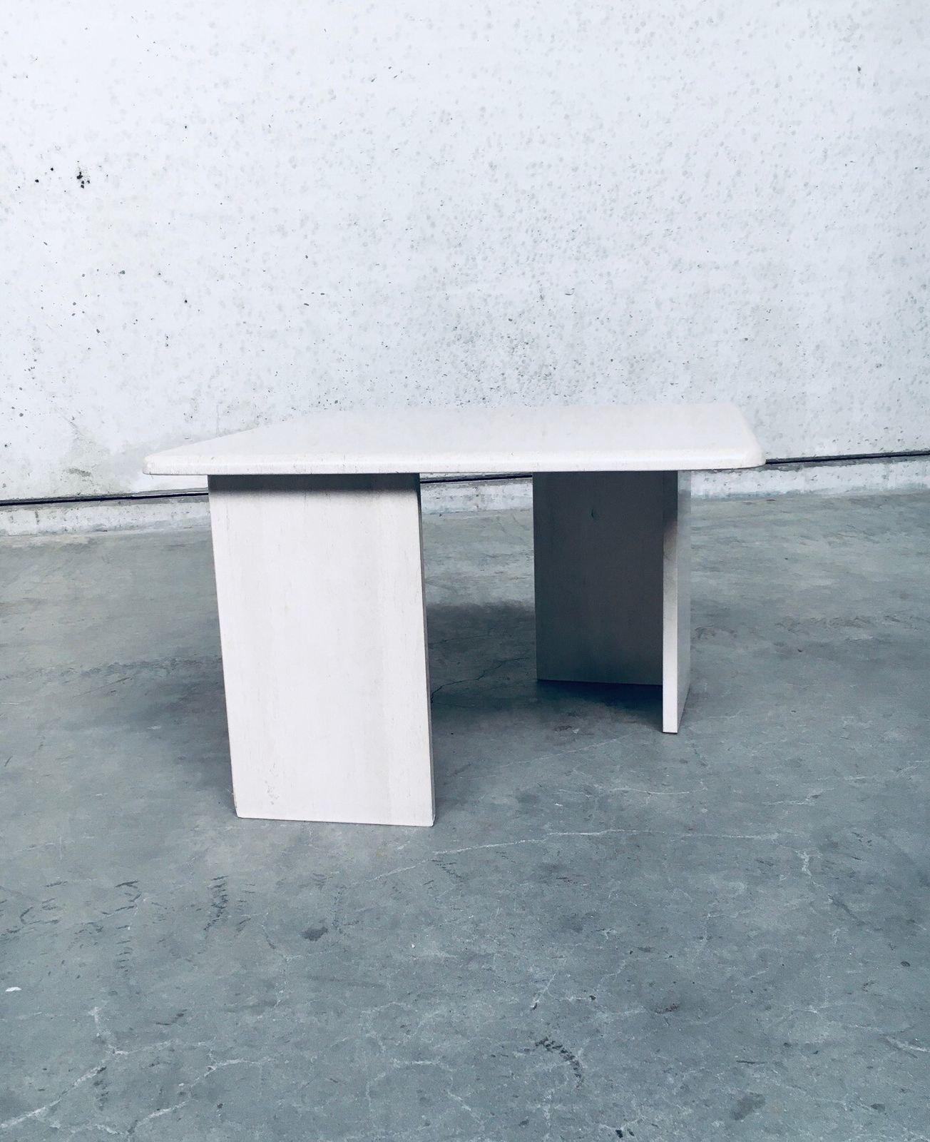 photo vinterior Postmodern Design Granieten Vierkante Bijzettafel Italië Jaren 1970