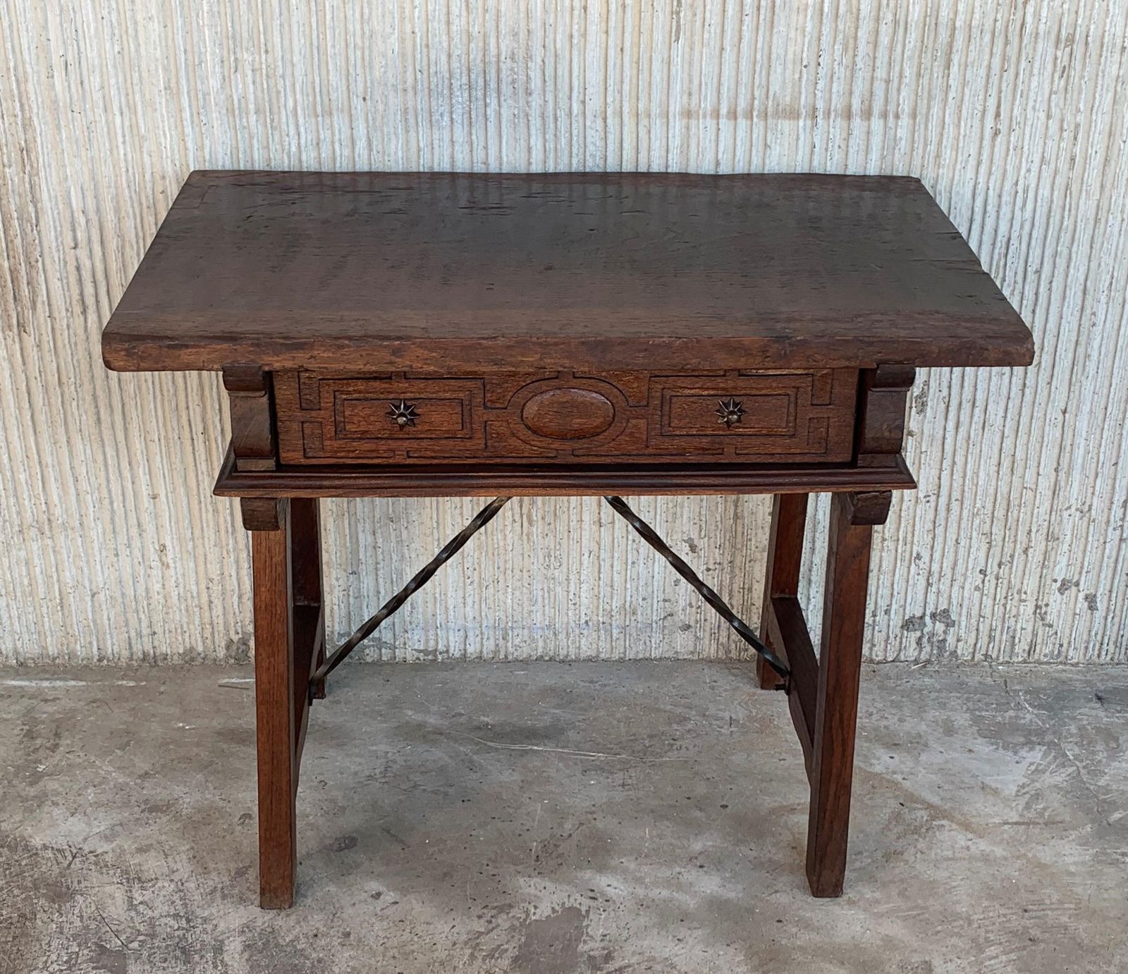 Spanish 1880s Walnut Side Table Or Lady Desk, Carved Legs And Iron Stretcher photo vinterior