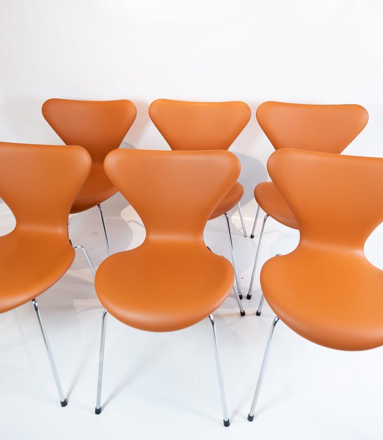 A Set Of 6 Seven Chairs, Model 3107, Designed By Arne Jacobsen And Manufactured By Fritz Hansen. photo furniture