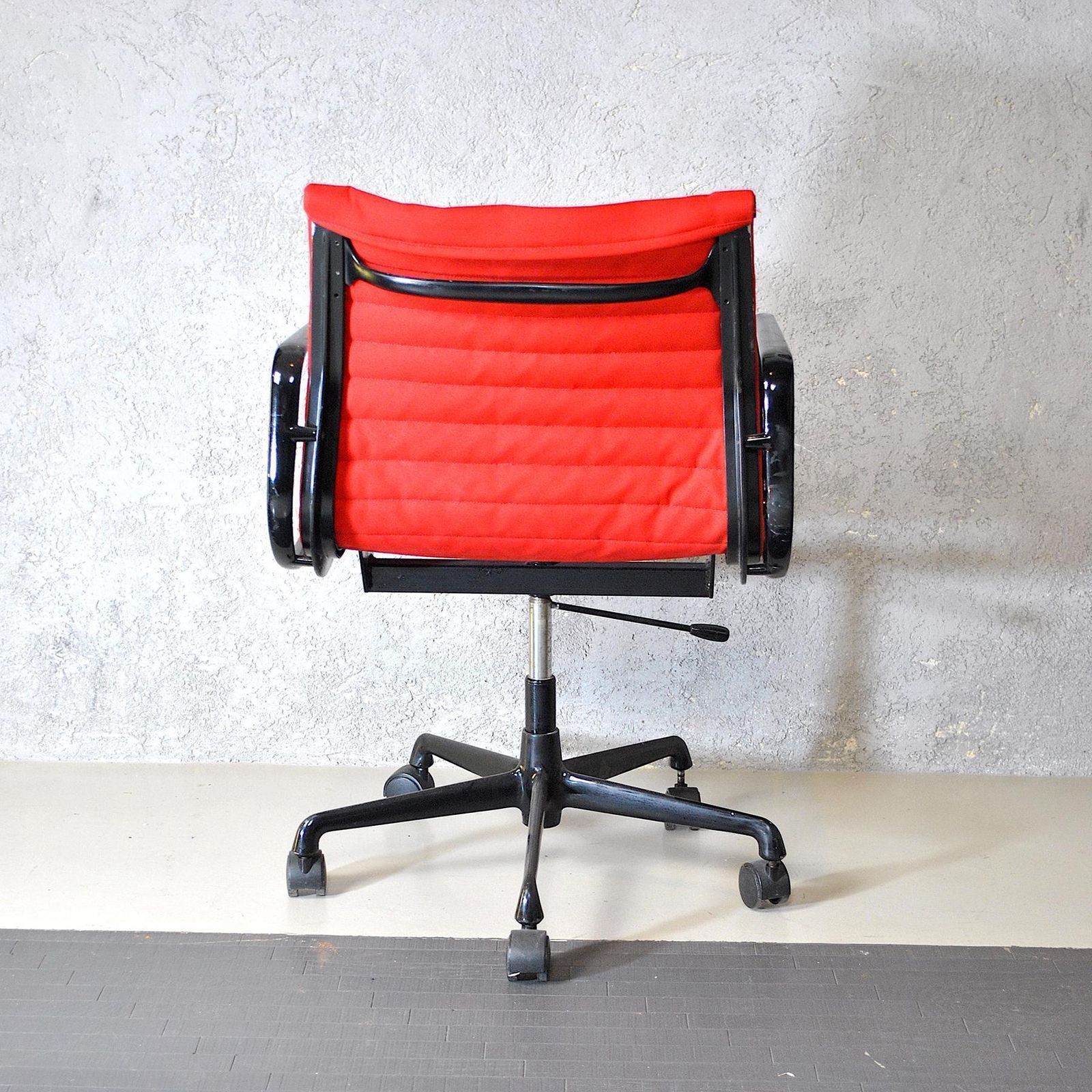 Herman Miller Office Chair In Red Fabric photo Furniture