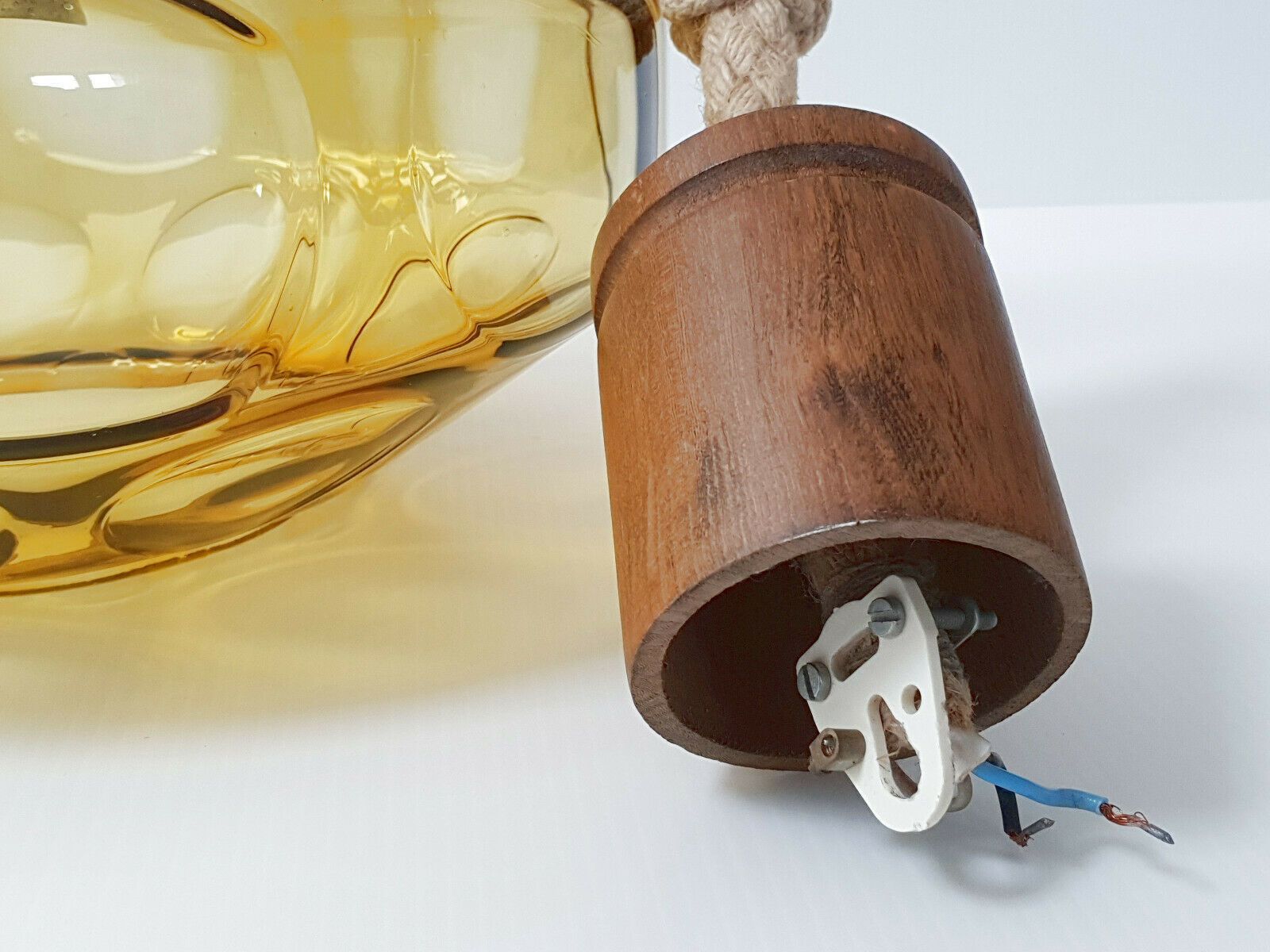 Vintage Hanglamp Uit 1960, Touw, Goudkleurig Glas & Teak – Jaren 1960 photo 320.0