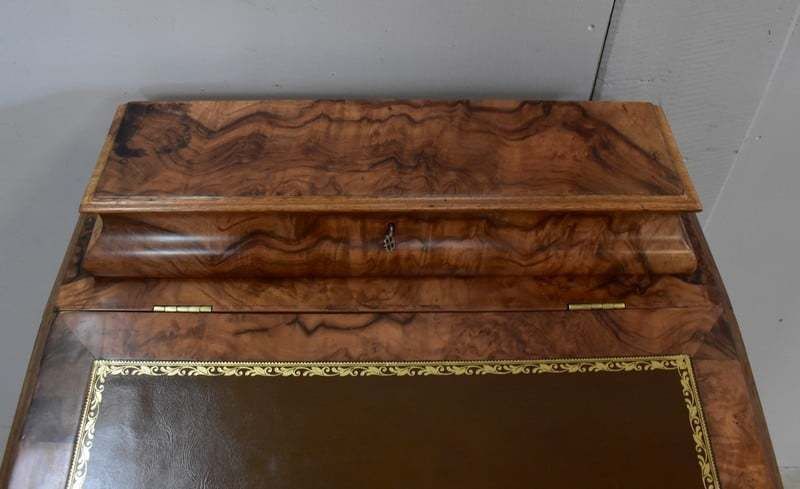 Davenport Desk In Walnut, Origin England Mid 19th Century photo vinterior
