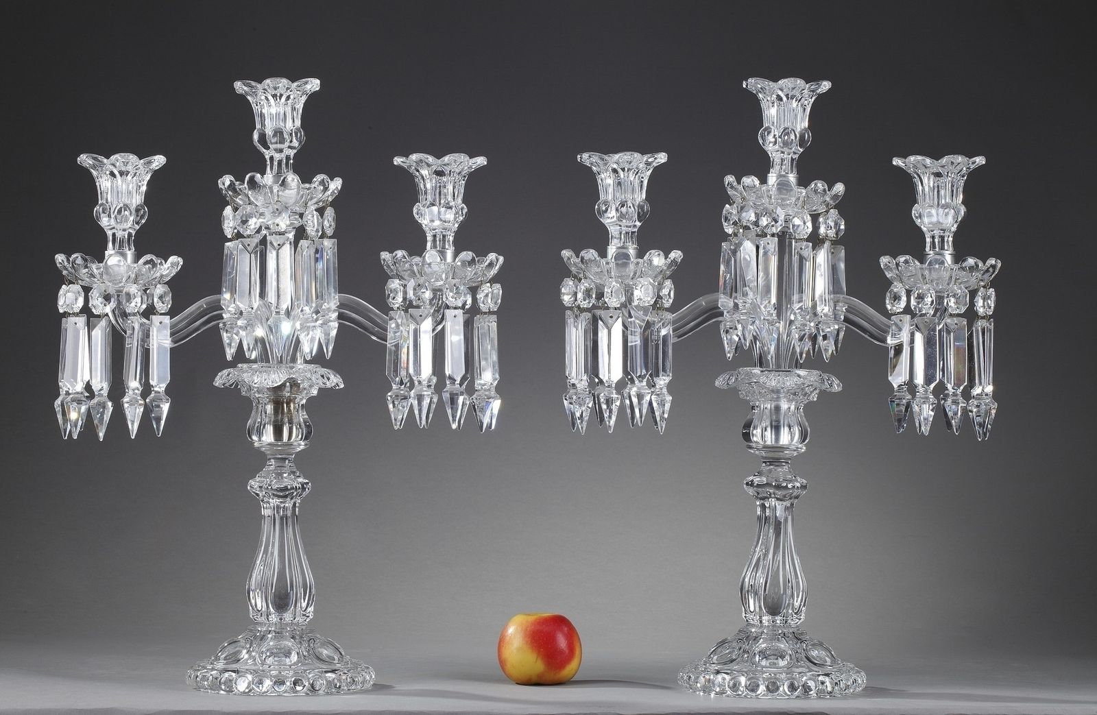 Paar kristallen kandelaars van Baccarat photo furniture