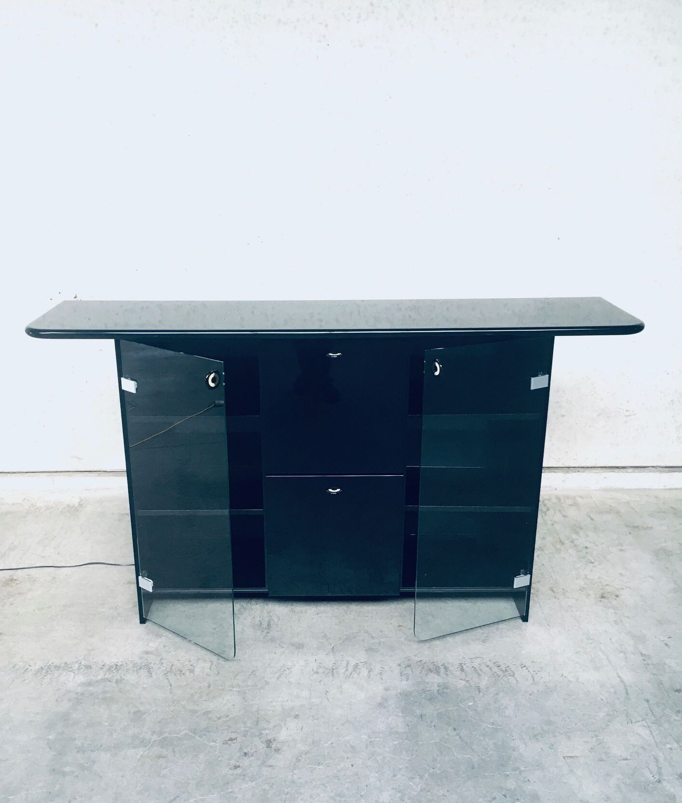 photo for sale Postmodern Design Highboard Barkast Van Luigi Saccardo Voor Gasparello, Italië, Jaren 1980