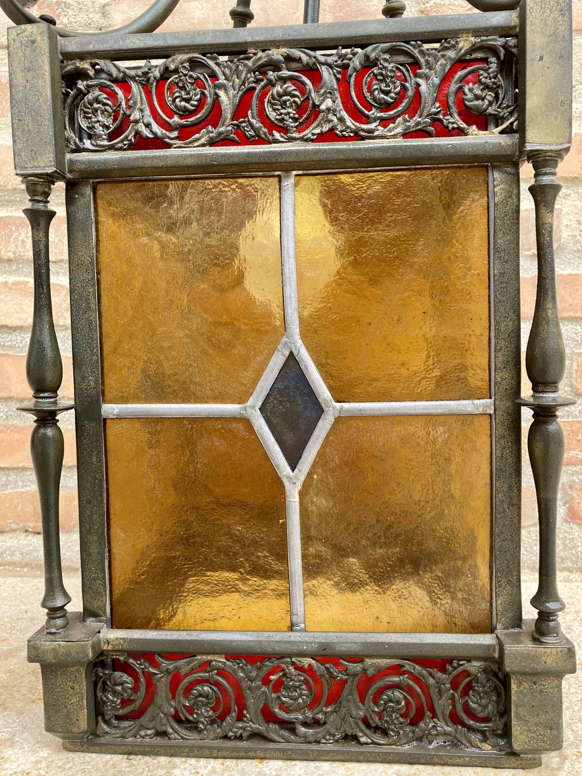 Antiek Smeedijzeren Plafondlantaarn Met Glas In Lood photo vinterior