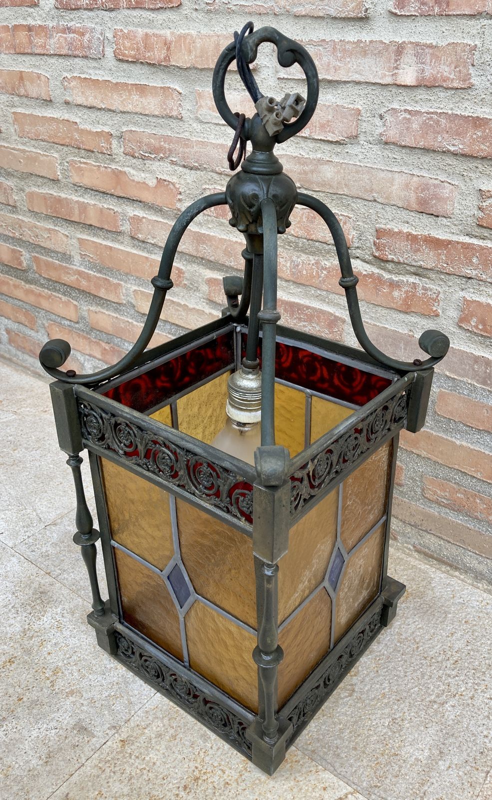 Antiek Smeedijzeren Plafondlantaarn Met Glas In Lood photo buy