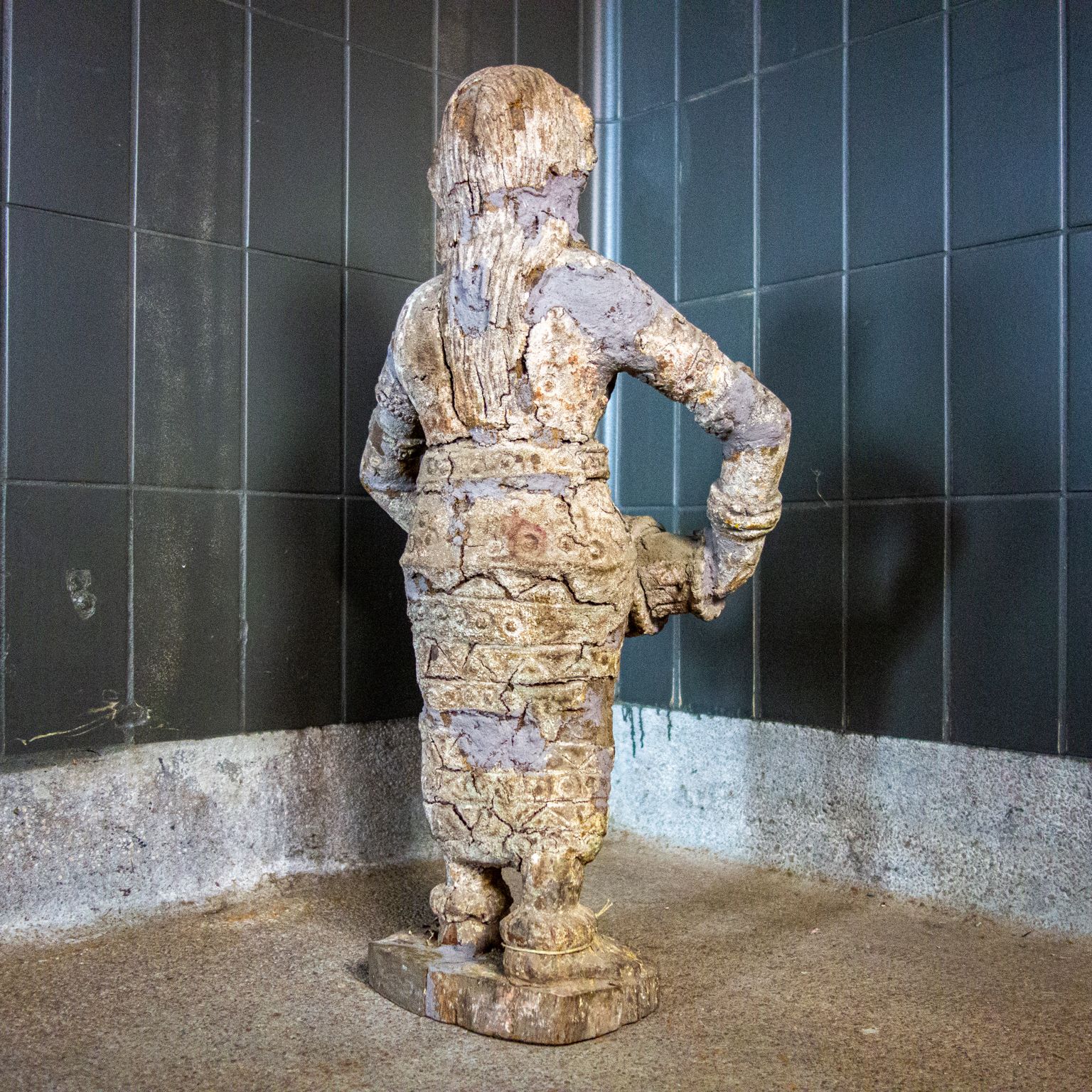 Wabi Sabi Weathered Wooden Sculpture Woman Patina photo vinterior