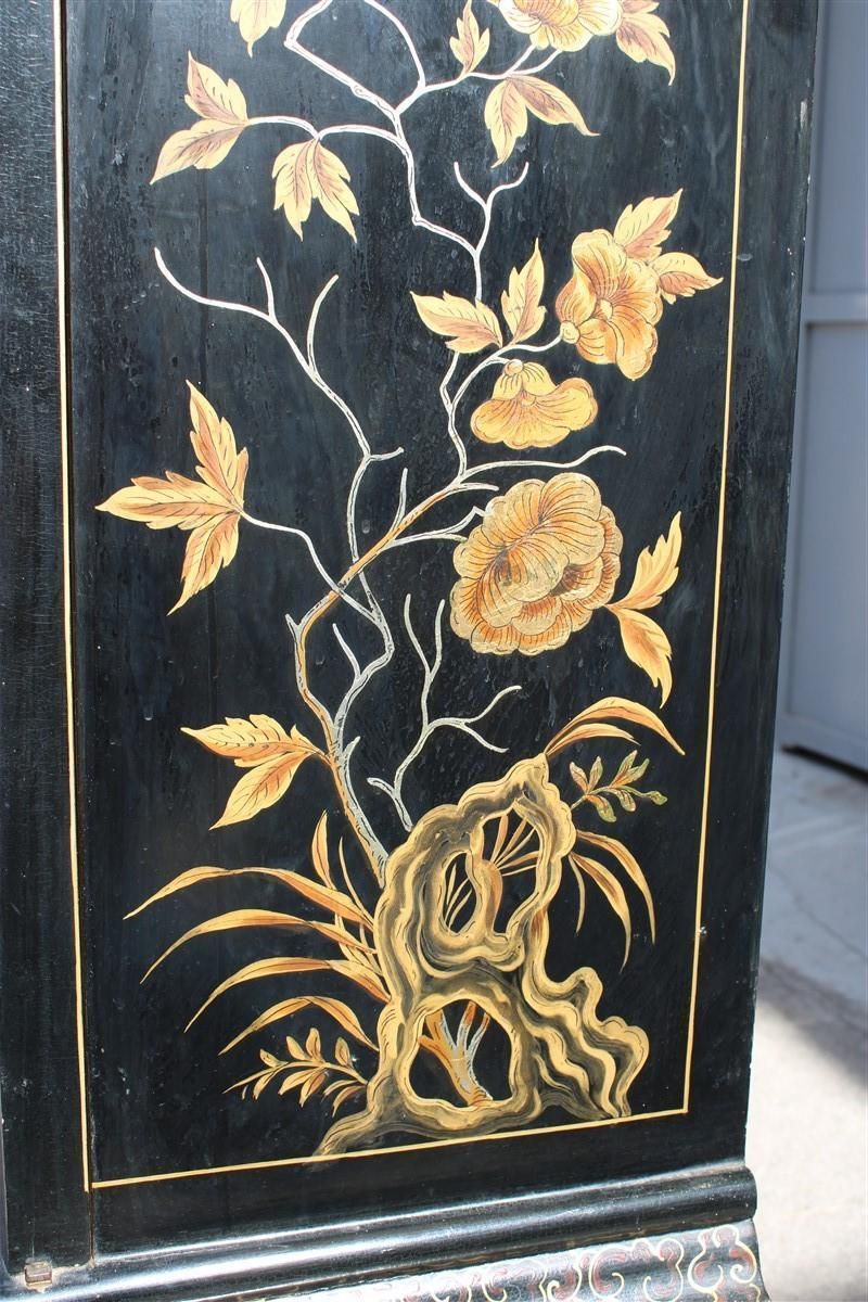 photo furniture Midcentury Italian Orientalist Wood Bar Cabinet In Gold And Black Lacquer, 1950