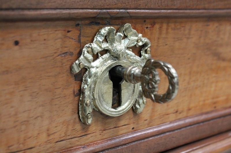photo vintage Walnut Chest Of Drawers, Louis XVI Period   2nd Part 18th Century