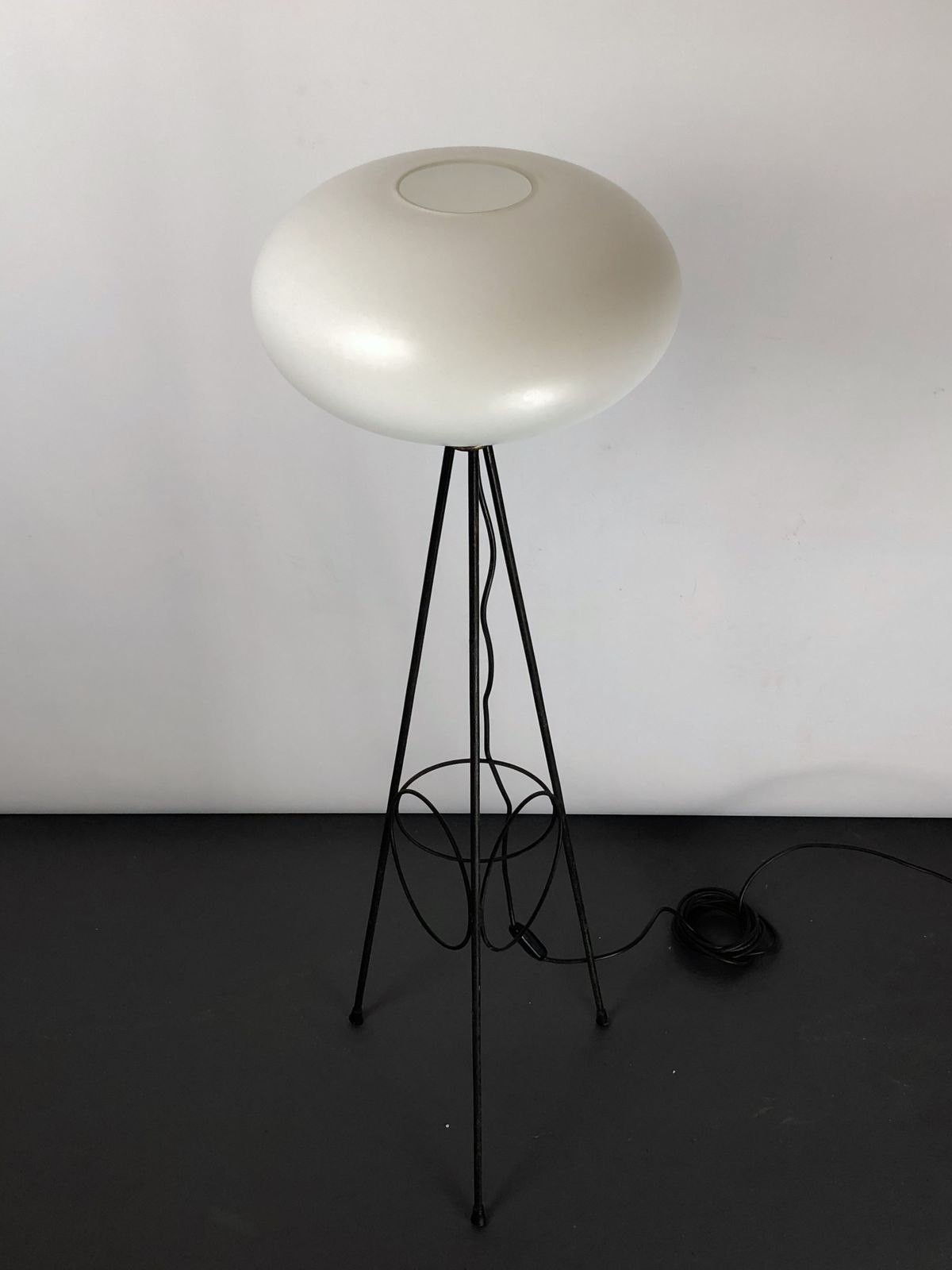 Stilnovo, Iconic Italian Brass, Lacquer And Triplex Opaline Glass Tripod Lamp From 50s photo Lighting