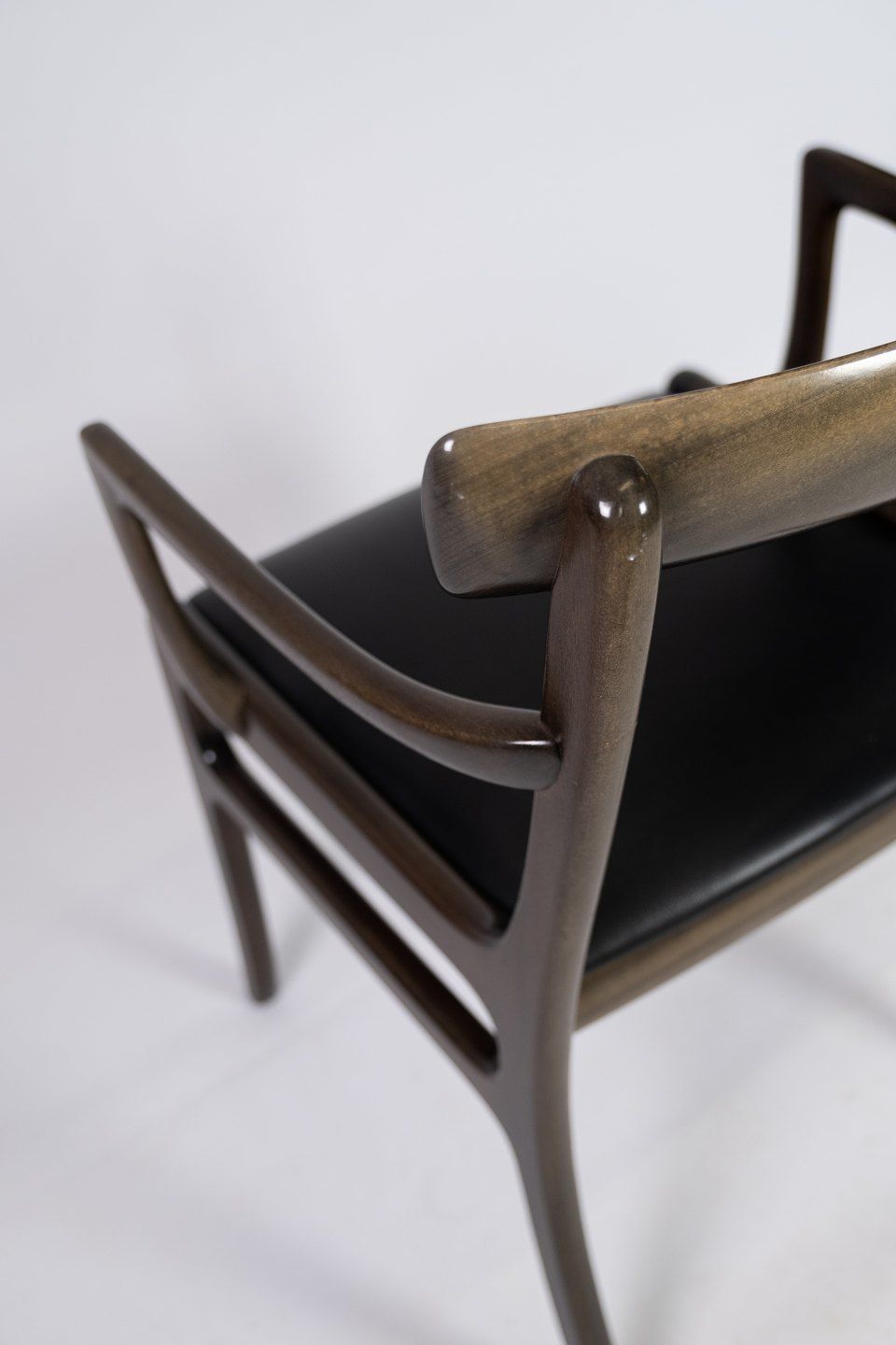 A Pair Of Rungstedlund Armchairs In Mahogany And Uppolstered In Black Leather, By Ole Wanscher And P. Jeppesen. photo vinterior
