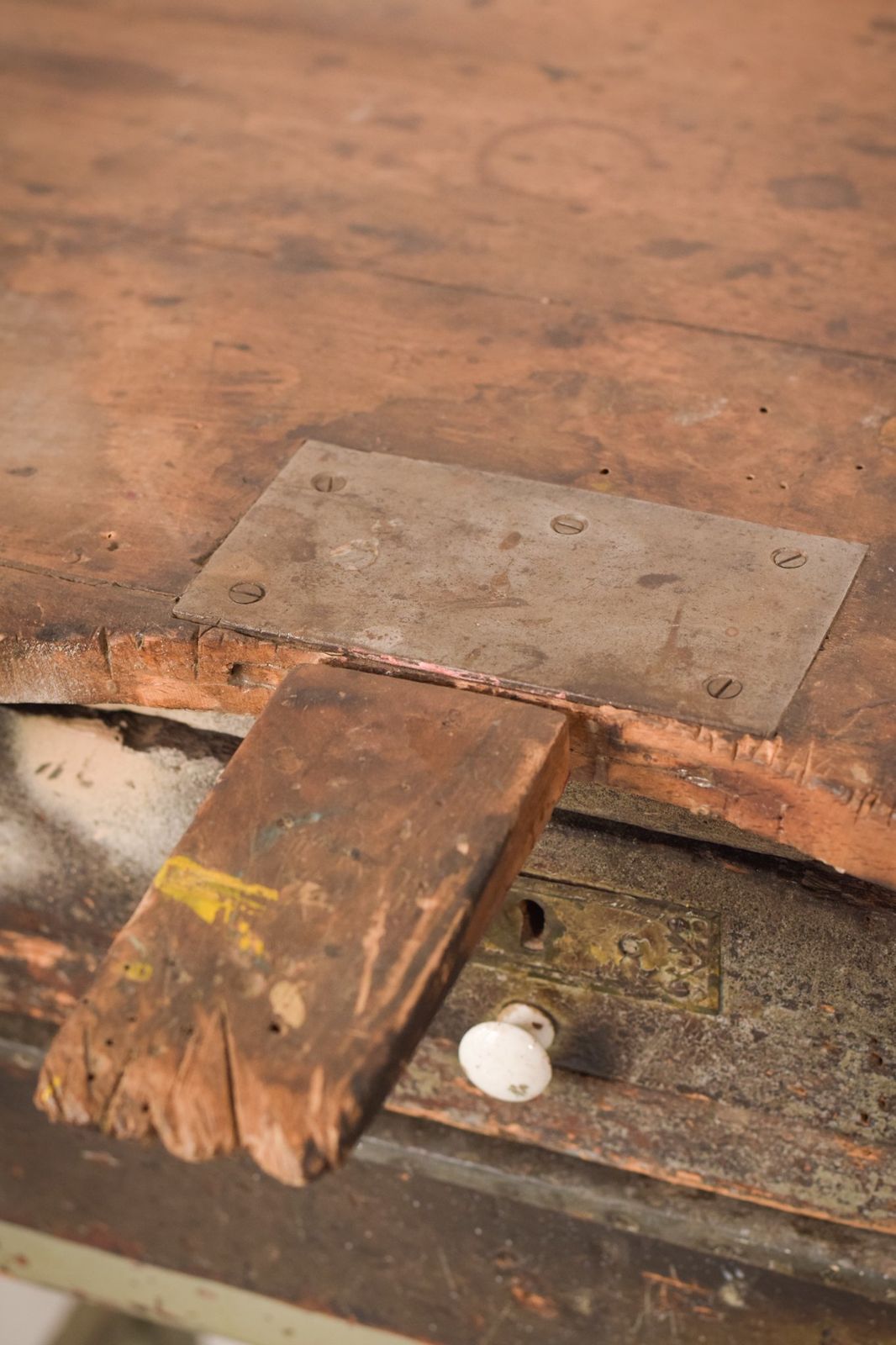 Jeweller's Workbench With Two Presses photo vinterior