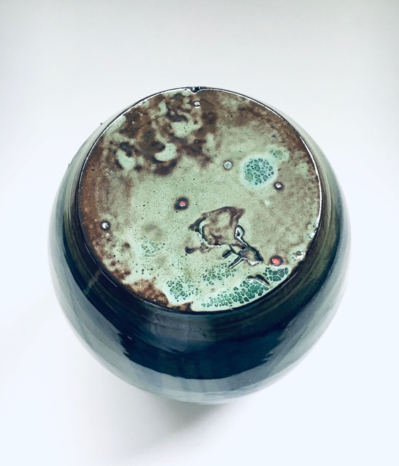 photo furniture Midcentury Modern Art Studio Pottery Leaf Pattern Vase, 1970s