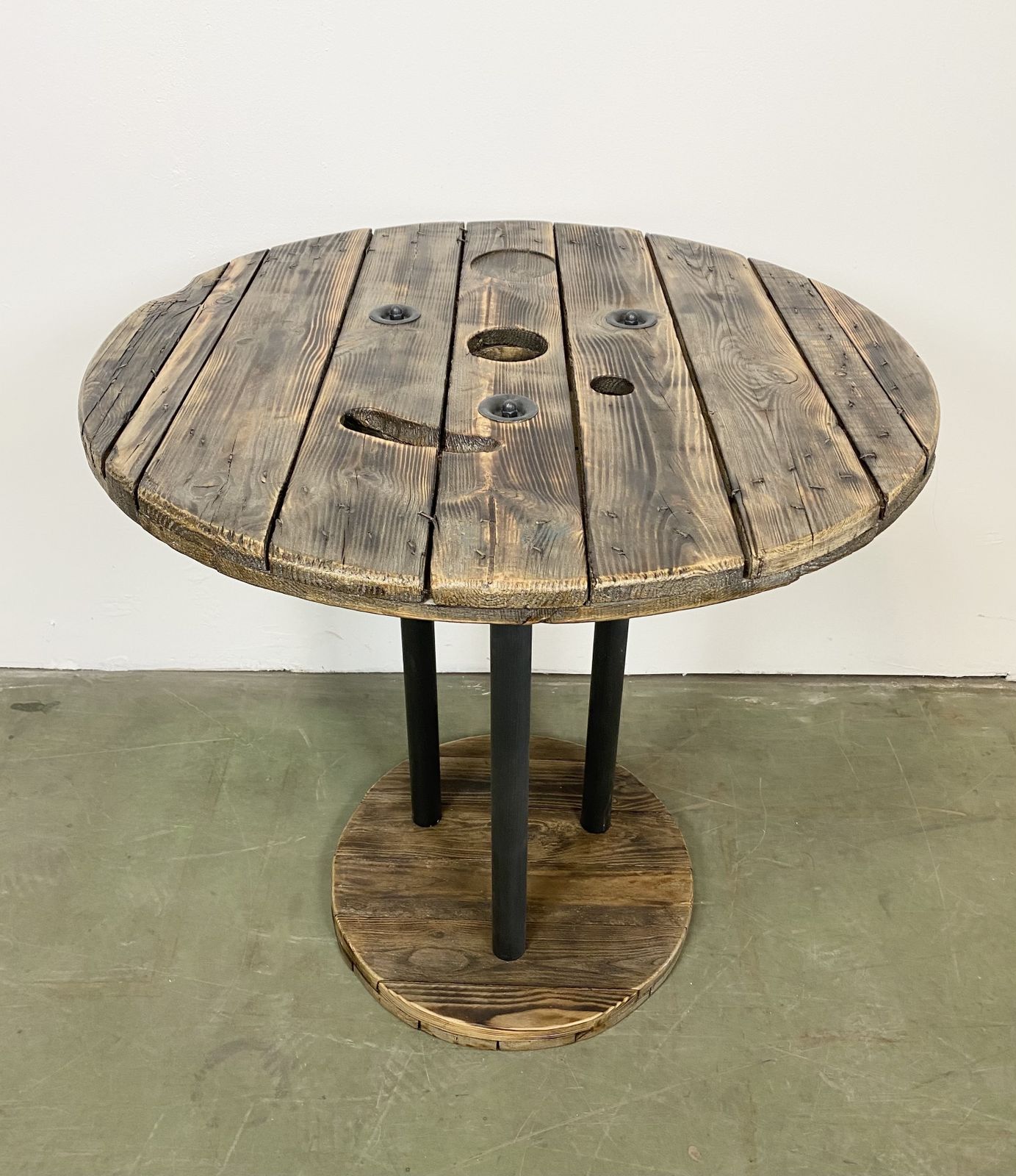 Vintage Industrial Circle Coffee Table, 1960s photo vinterior