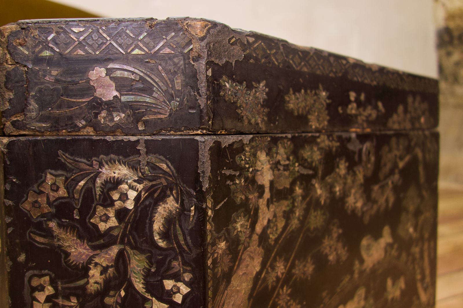 18th Century Chinese Export Mother Of Pearl Tea Chest photo vinterior