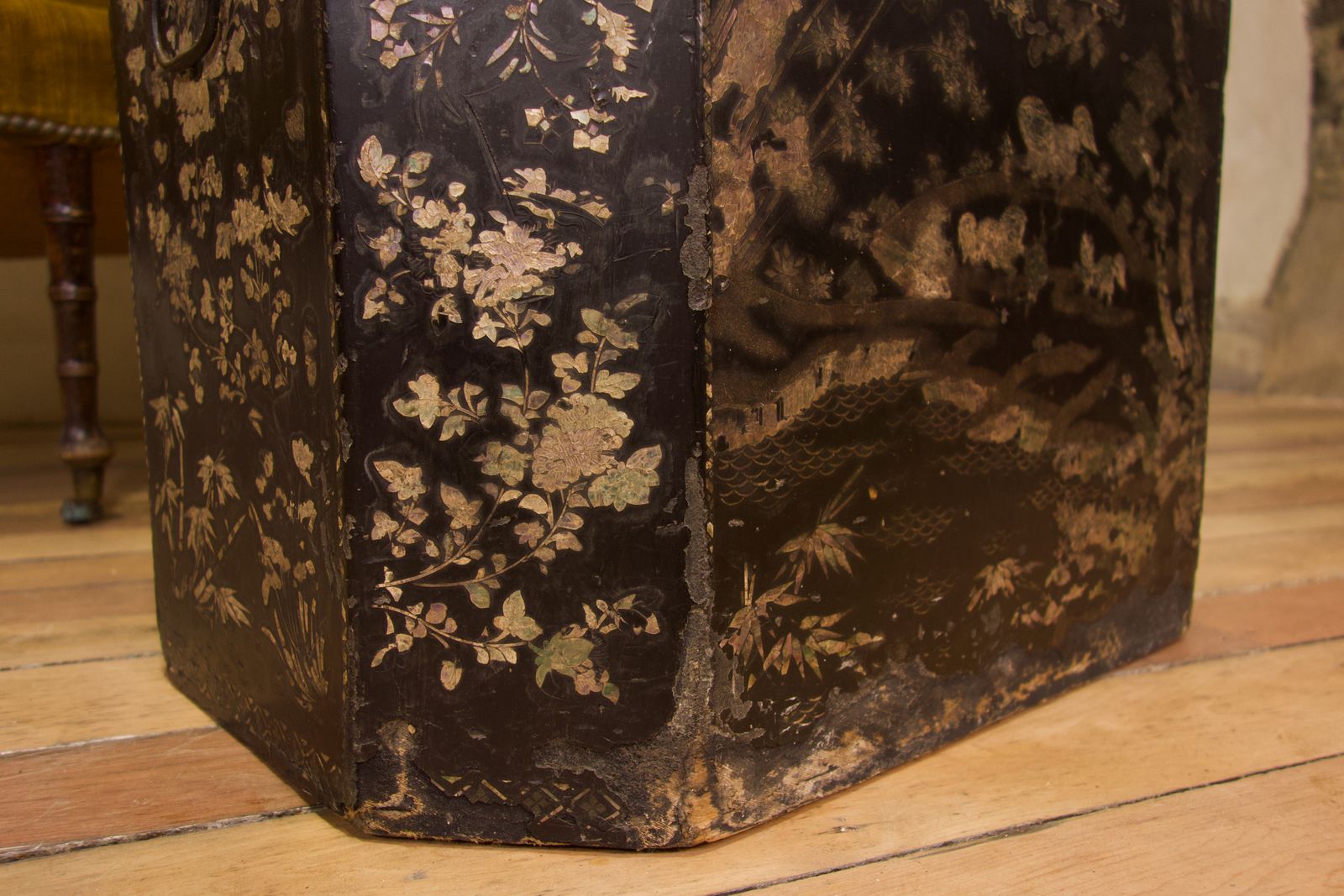 photo furniture 18th Century Chinese Export Mother Of Pearl Tea Chest