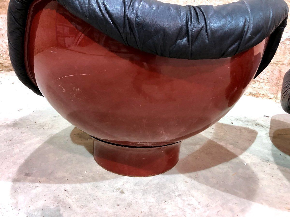 Pair Of Large Italian Armchairs In Leather And Fiberglass photo vinterior