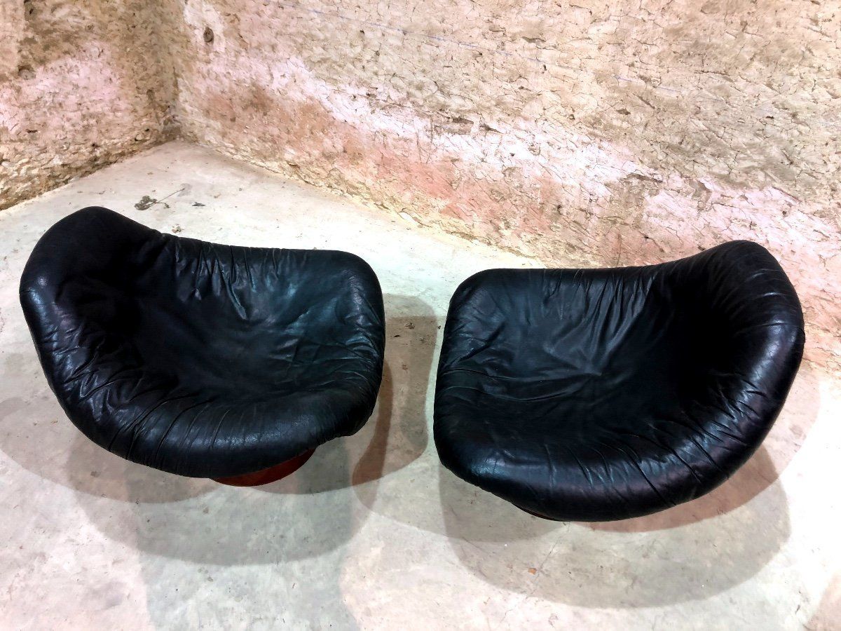 Furniture Pair Of Large Italian Armchairs In Leather And Fiberglass photo