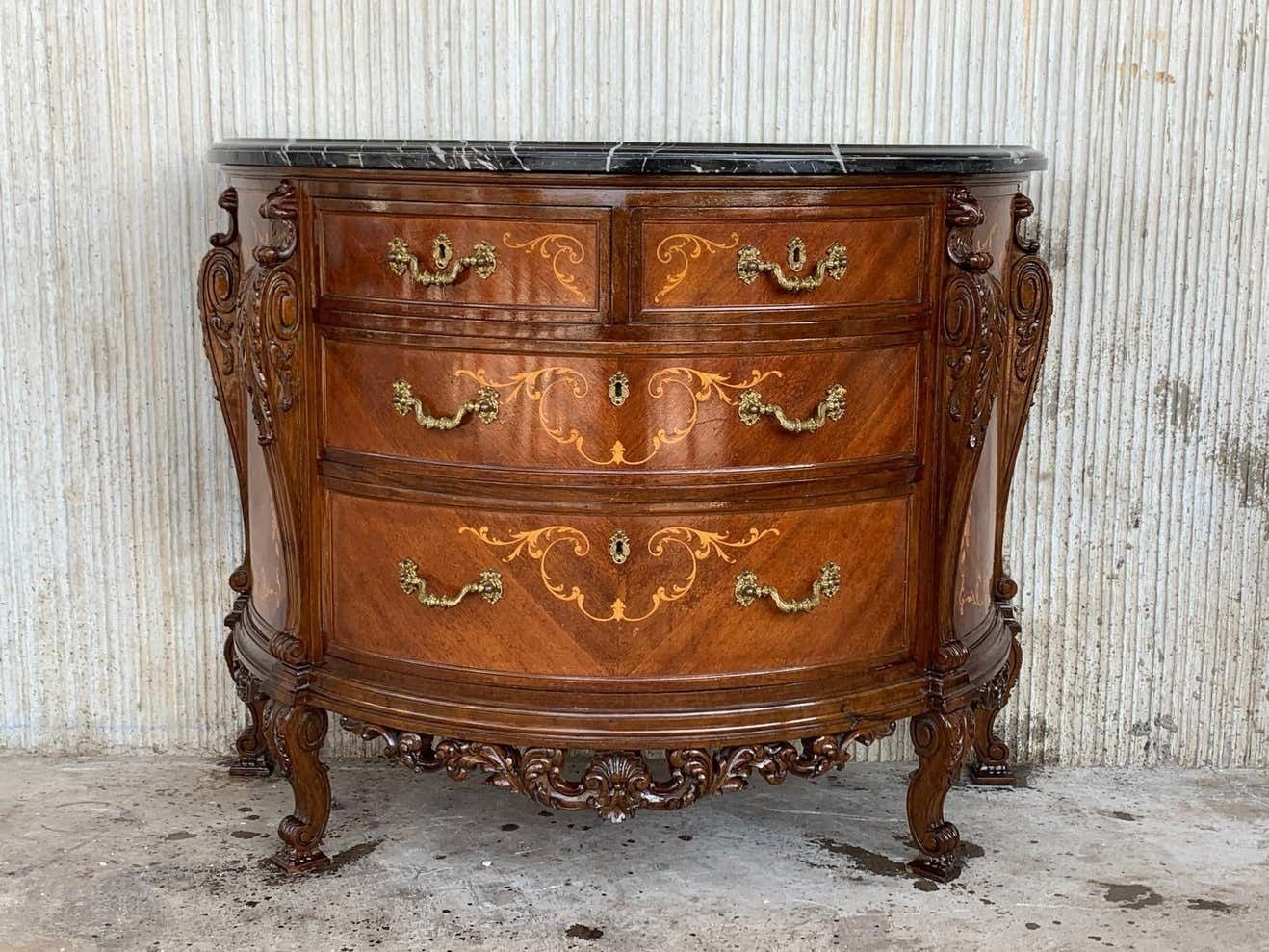 photo vintage Paire de tables de chevet sculptées et en marqueterie, deux portes et tiroir caché