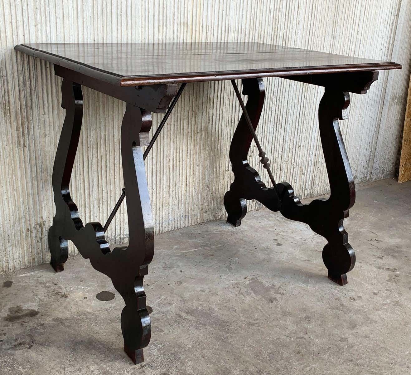 Table de réfectoire espagnole du XVIIIe siècle, pieds en lyre et entretoise en fer photo for sale