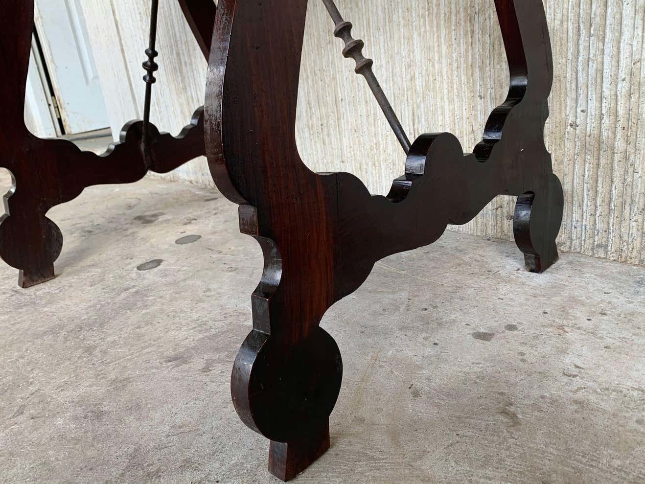 photo furniture Table de réfectoire espagnole du XVIIIe siècle, pieds en lyre et entretoise en fer
