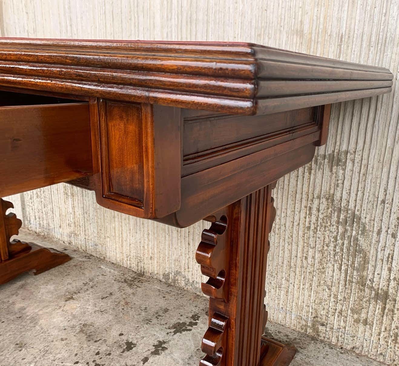 photo furniture Bureau ou console de style colonial espagnol à deux tiroirs, estampillé Valentí